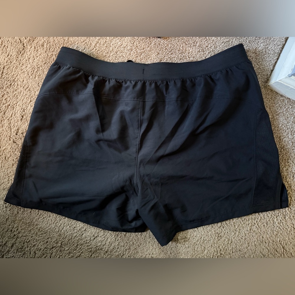 Under Armour Black Athletic Running Shorts XL Training Shorts Built In Liner - Picture 5 of 6